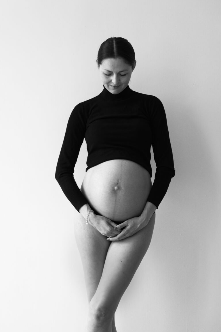 black white photography maternity